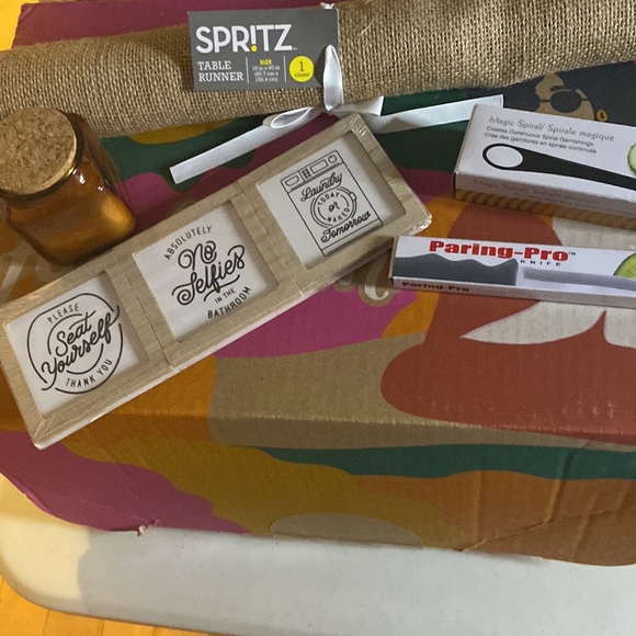 NEW Kitchen Bundle Table Runner, 3 pc signs, 2 kitchen gadgets, small brn candle - Picture 6 of 6